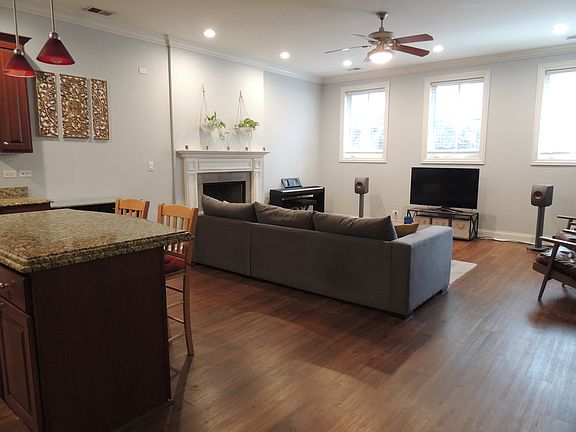 3rd image of 2450 W Foster Ave #G