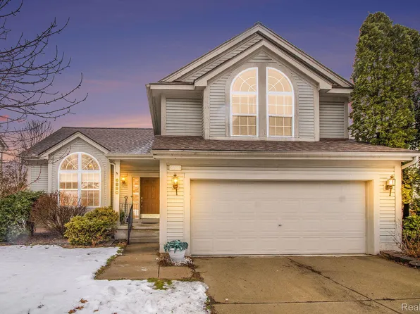 6890 Fox Ln, Waterford, MI 48327