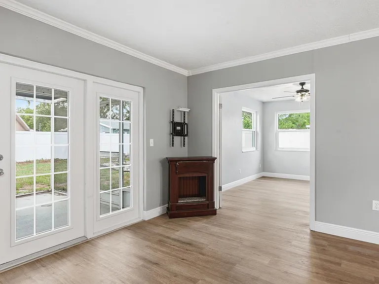 330 Scott Ct — Photo 11