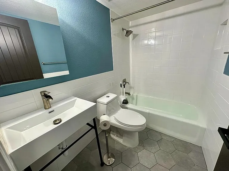 826 E Eugie Ave — Photo 3