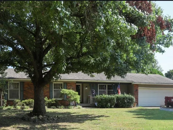 2010 Countryside Dr, Pittsburg, KS 66762