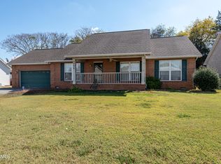2806 Country Meadows Ln, Maryville, TN 37803