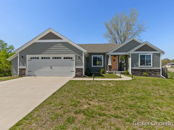 499 Hill Valley Ln NW, Sparta, MI 49345