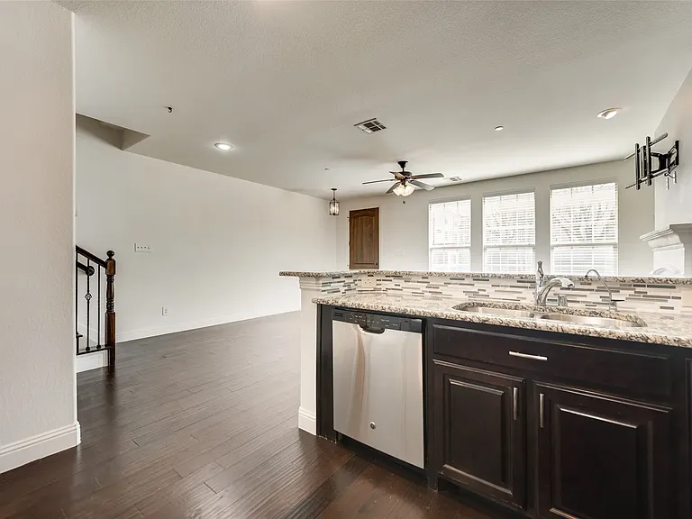 5745 Headquarters Dr — Photo 15