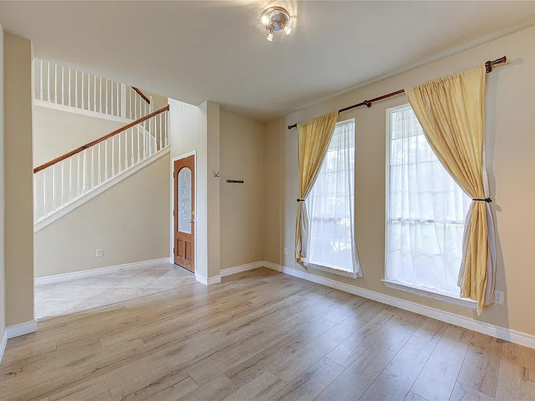 6018 Royal Hollow Ln — Photo 4