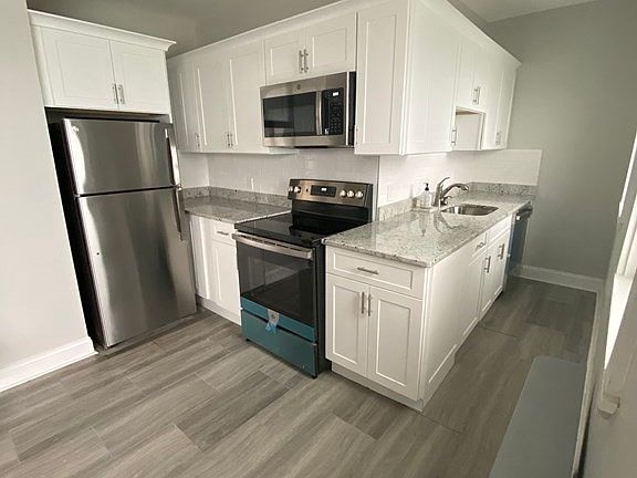 4th image of 73 Grovers Ave #2