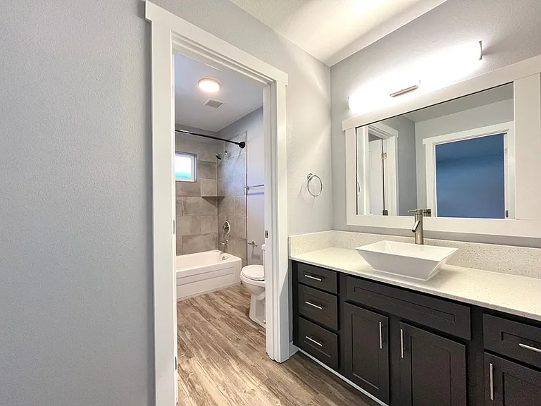 J3 Apartments — Photo 20