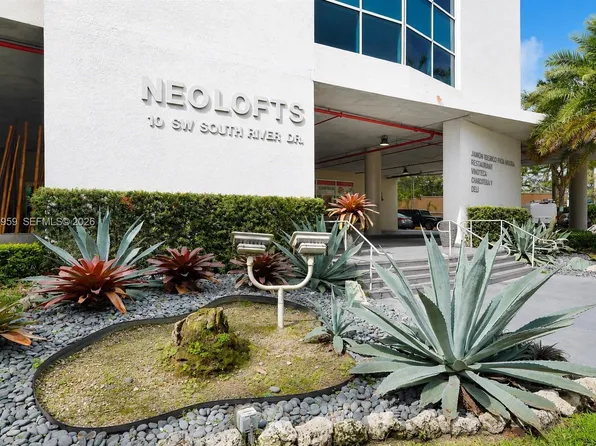 10 SW South River Dr APT 1708, Miami, FL 33130