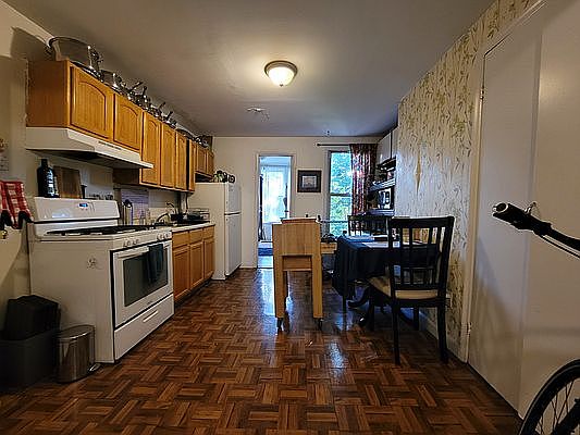 2nd image of 298 15th St #3D