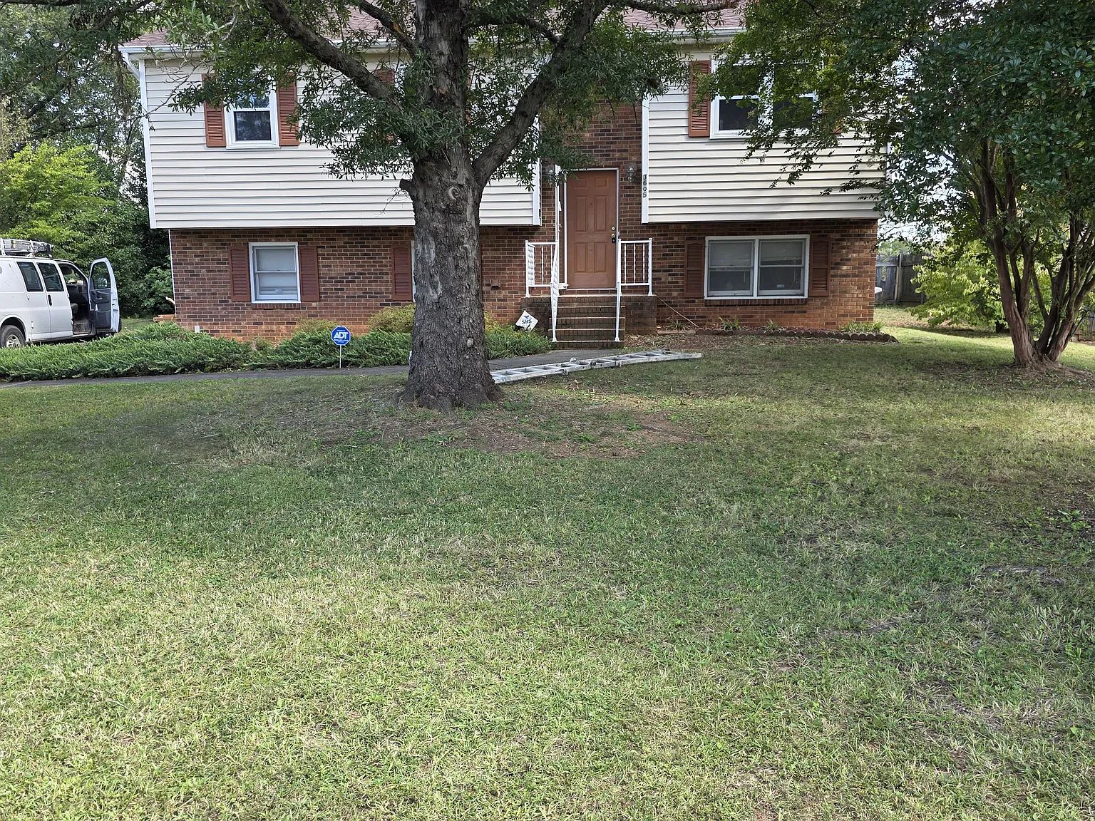 3605 Hege St — Photo 2