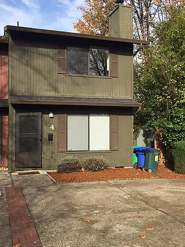 4241 SE Ivon St Photo 1