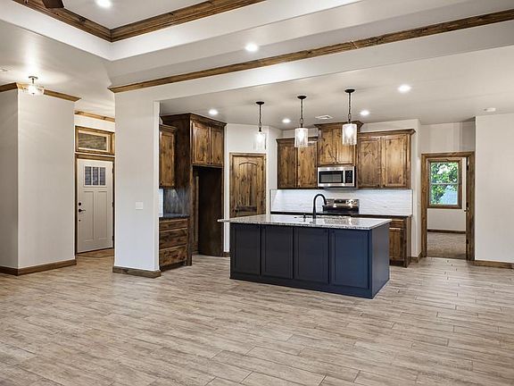 4th image of 2413 Black Jack Ct