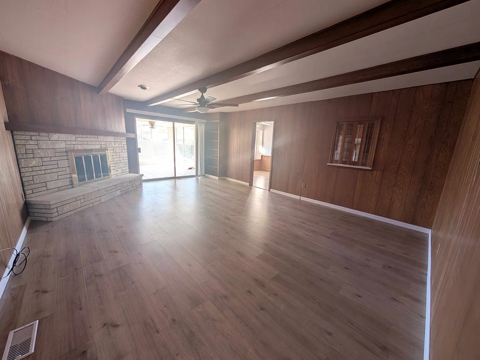 4 bed, 2136 sqft, $2,200 — Photo 2