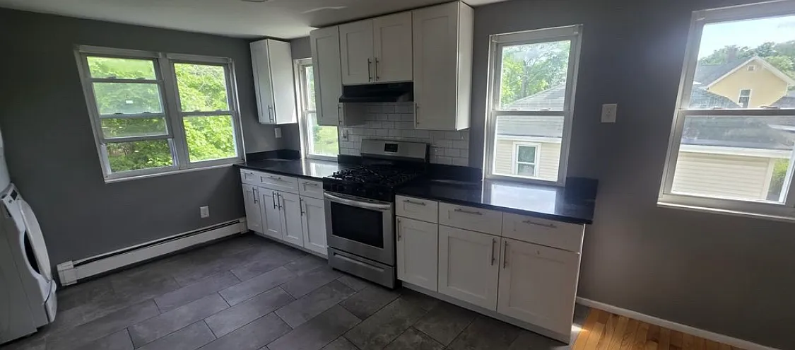 4 bed, 1600 sqft, $4,500 — Photo 3