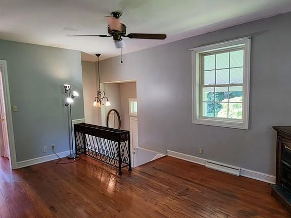 4th image of 115 Riverview Ct