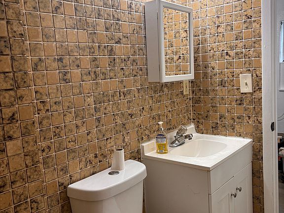4th image of 3164 SE Hawthorne St #3164