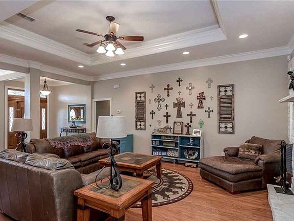 5th image of 310 Agate Dr