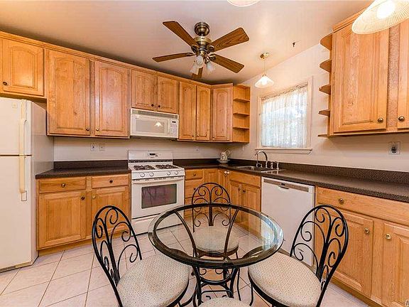 3rd image of 686 Koelbel Ct
