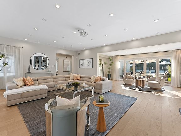 2nd image of 1173 Rodeo Dr