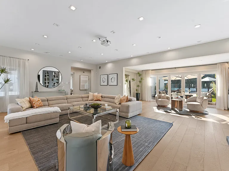 1173 Rodeo Dr — Photo 2