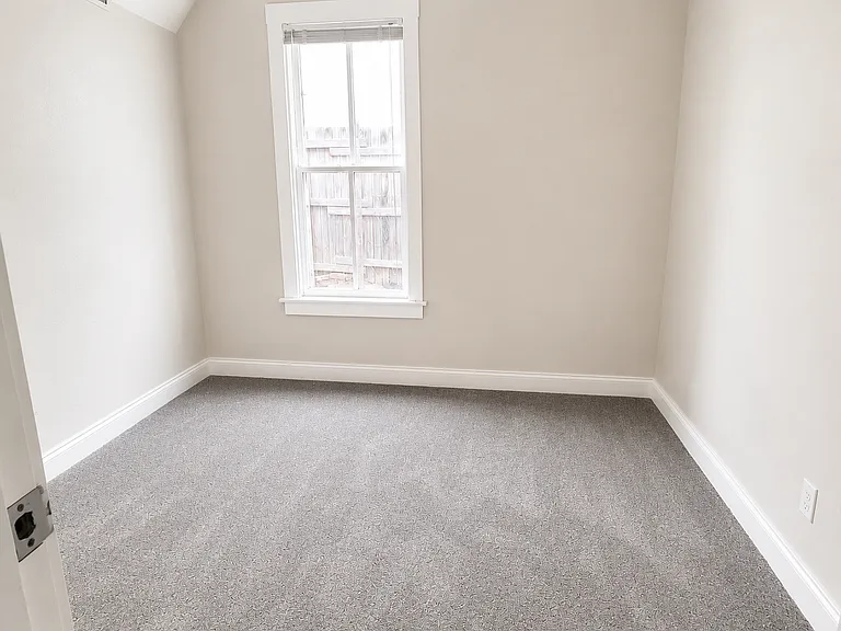216 N Bradford Ave — Photo 5