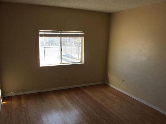 3rd image of 2106 E Oakey Blvd
