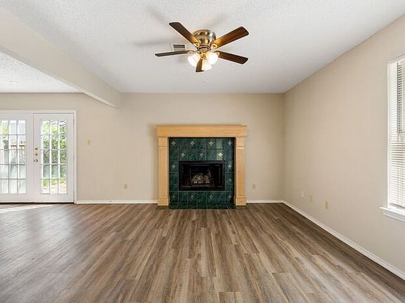 3rd image of 1717 Parkfield Cv
