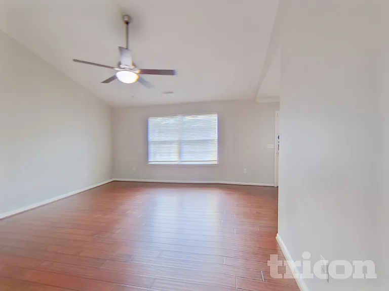 519 Barn Swallow Dr — Photo 4