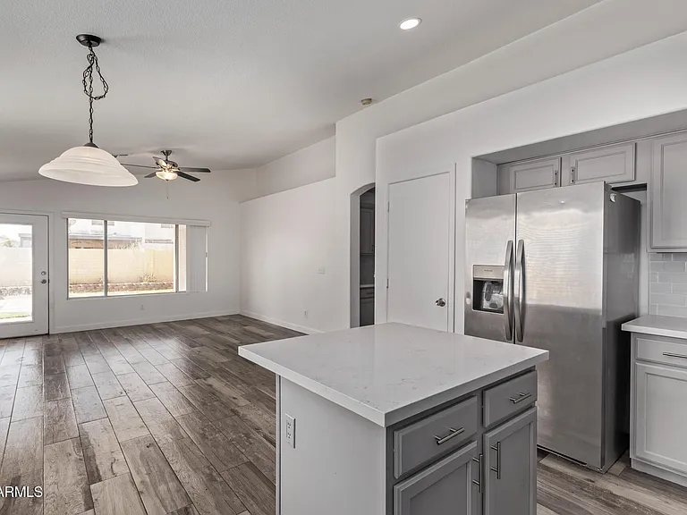 1077 W Laurel Ave — Photo 9