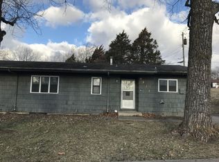 6611 SW Arborglade Ln, Topeka, KS 66619