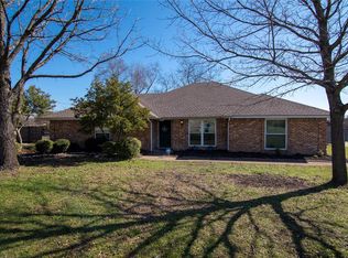704 Winding Creek Trl, Oak Leaf, TX 75154