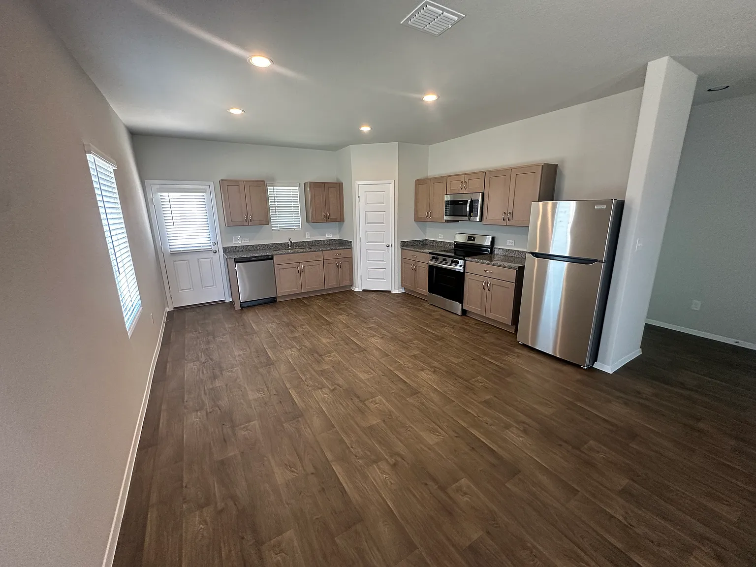 4 bed, 1468 sqft, $2,150 — Photo 3