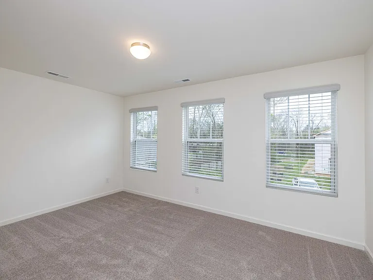 465 Kinnerton Pl — Photo 12