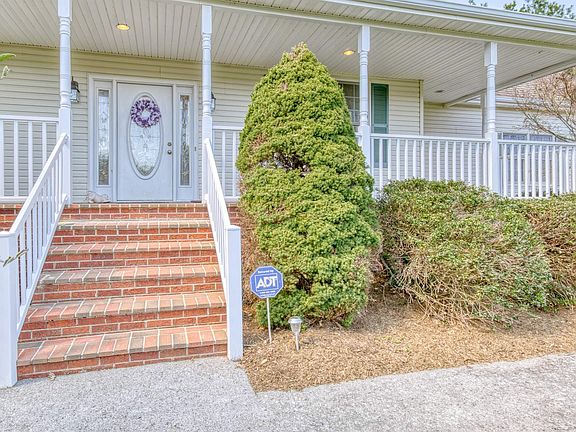 3rd image of 1921 Greenbrier Cir