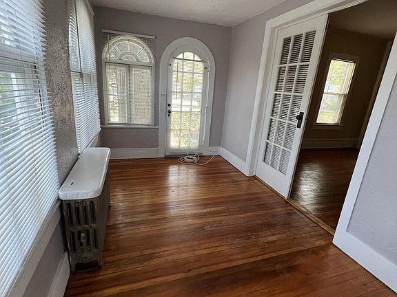 Sunroom (not a bedroom)