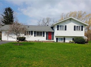 26 Yosemite Cir, West Henrietta, NY 14586