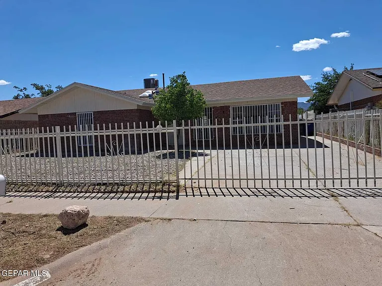 10733 Tourmaline St — Photo 3