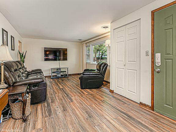 5th image of 5137 Oak Center Dr