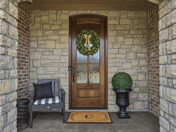 4th image of 2483 Pascoli Pl