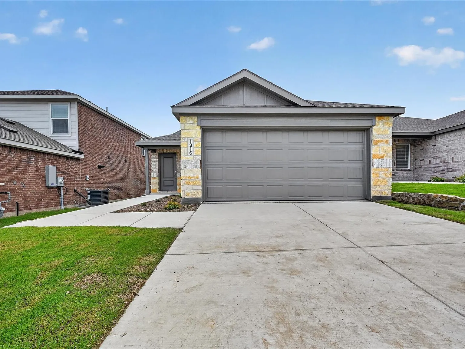 4 bed, 1630 sqft, $1,800 — Photo 1