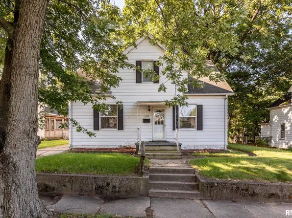 1306 Catherine St, Pekin, IL 61554