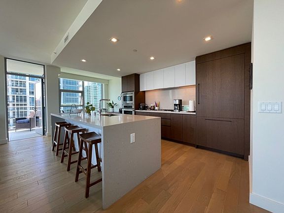 3rd image of 1388 Kettner Blvd #2206
