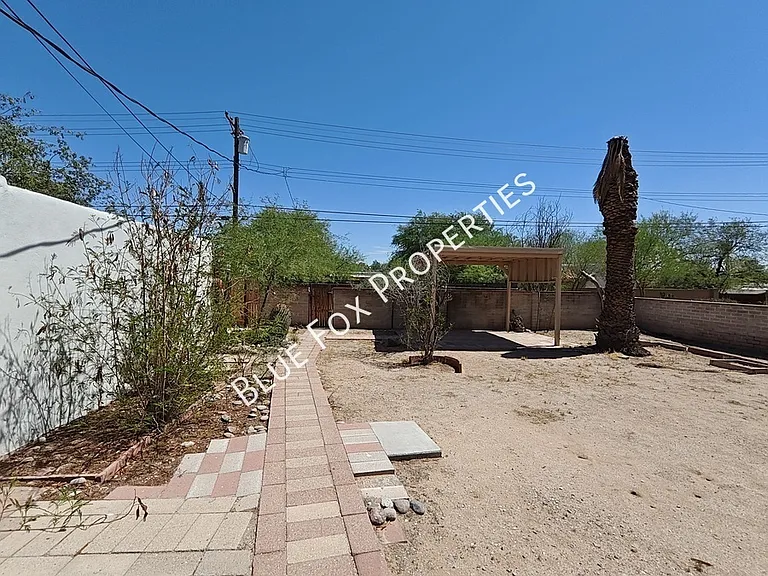 4124 E 1st St — Photo 21