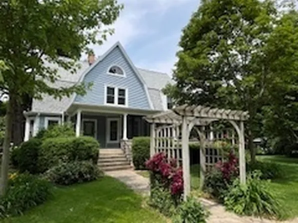 416 Stilson St, Earlville, IL 60518