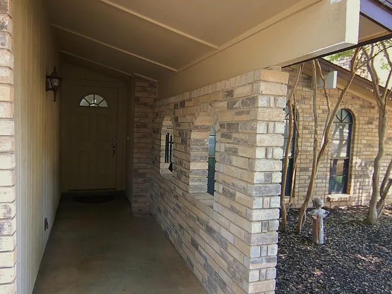 2619 Creekview Dr — Photo 5