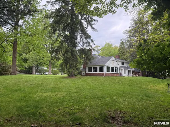 25 Carnot Ave, Woodcliff Lake, NJ 07677