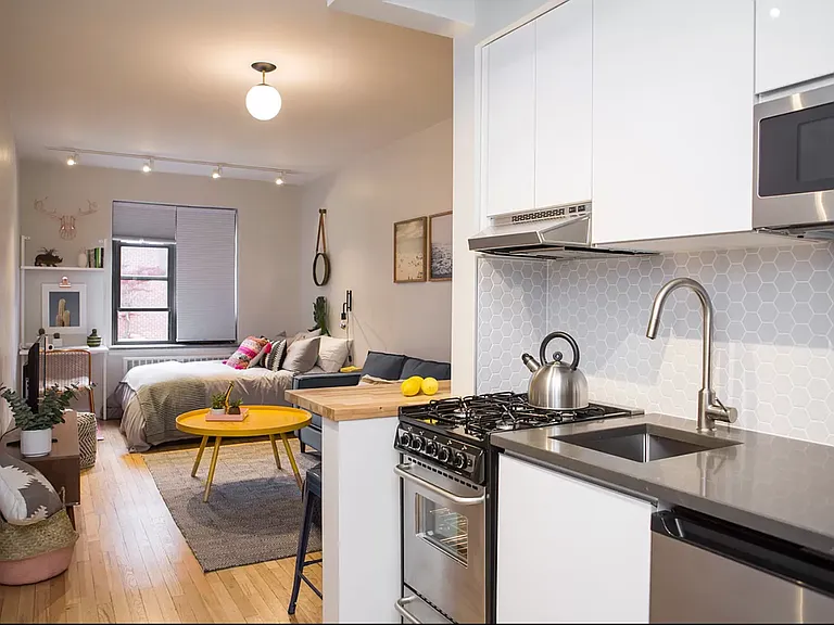 312 W 23rd St #T4 — Photo 6