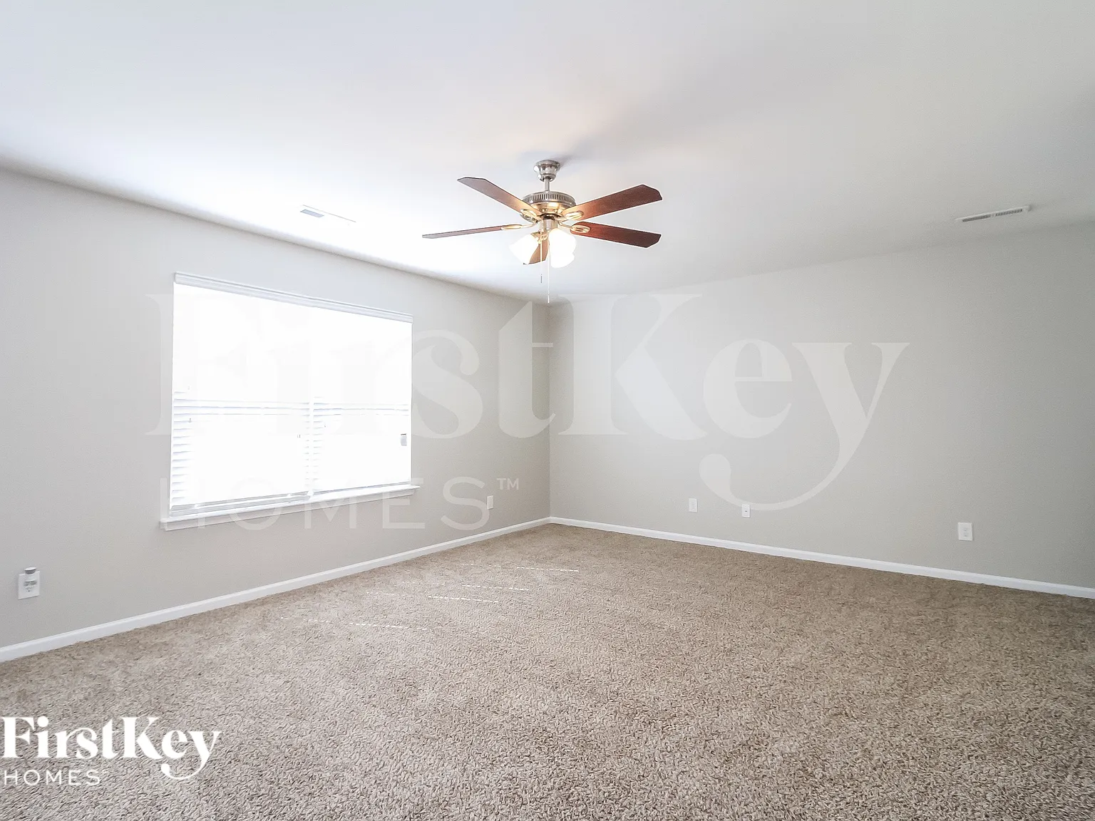 3 bed, 2.0 bath, 2220 sqft, $2,040 — Photo 4