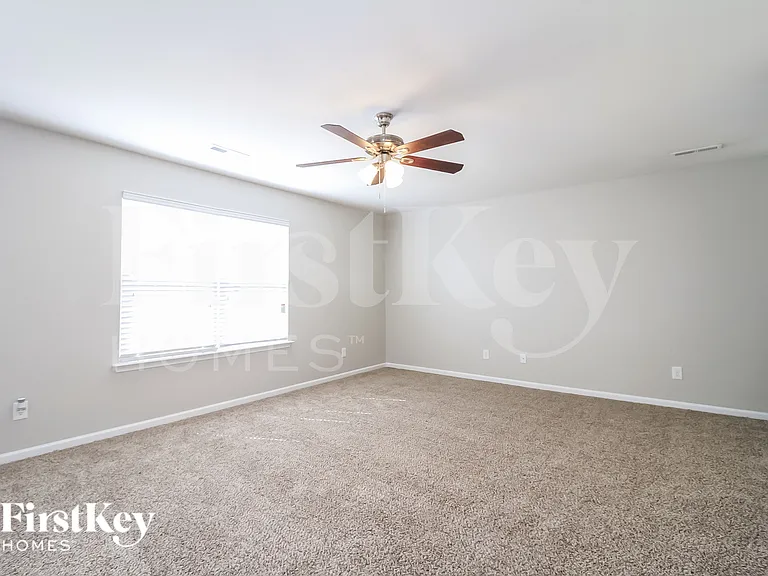 1438 Waverly St — Photo 4
