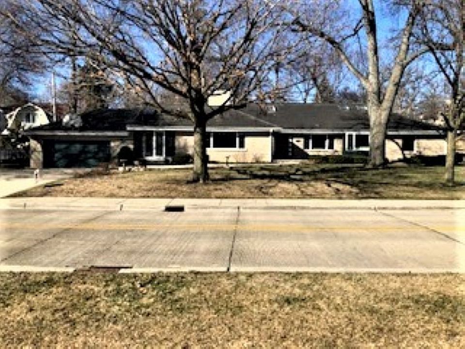 1st image of 588 Ellyn Ave